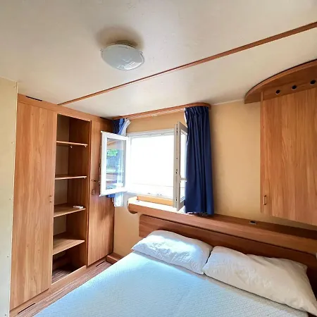 Bungalow 11 קומו